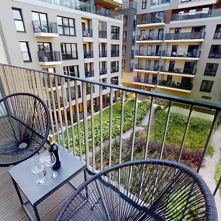By The River With Parking And Air Conditioning Ac, Spa,gym, River