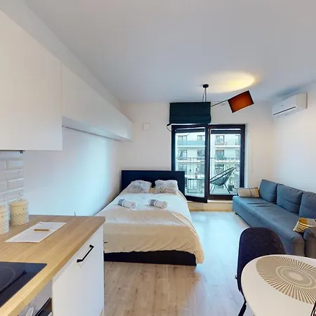By The River With Parking And Air Conditioning Ac, Spa,gym, River